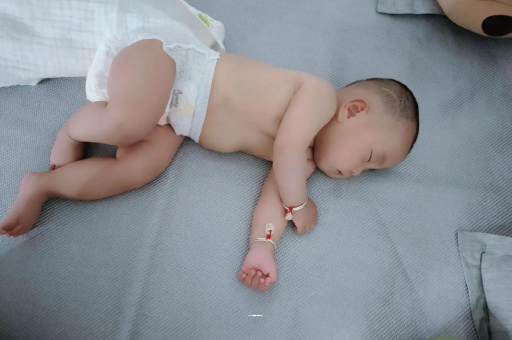 赵县宝宝几个月可以吃水果